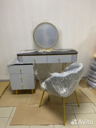 Столик для макияжа с зеркалом 3 режима подсветки