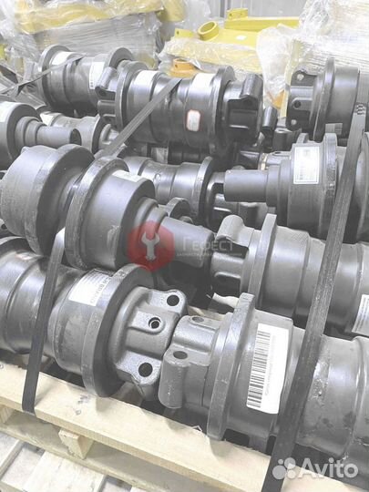 Каток поддерживающий Komatsu PC300-8 KM4183