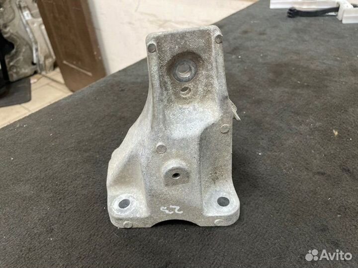 Кронштейн двигателя Land Rover Velar L560 2.0 I4