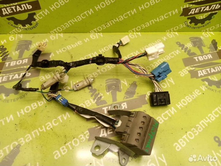 Коса Багажника Toyota Matrix 1ZZ-FE 2003Г.в