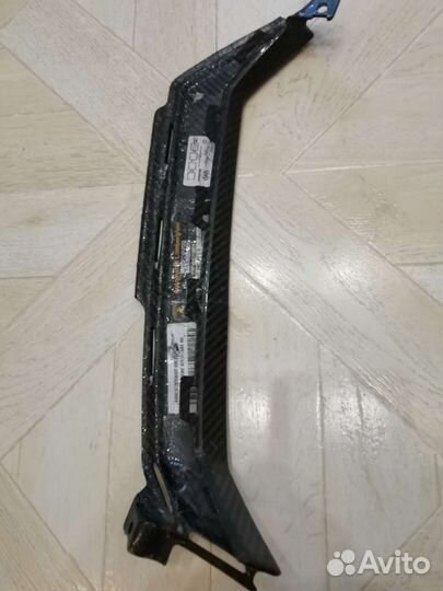 Lamborghini urus накладка бампера правая carbon