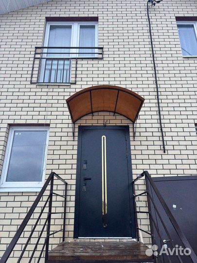 Дверь входная с зеркалом