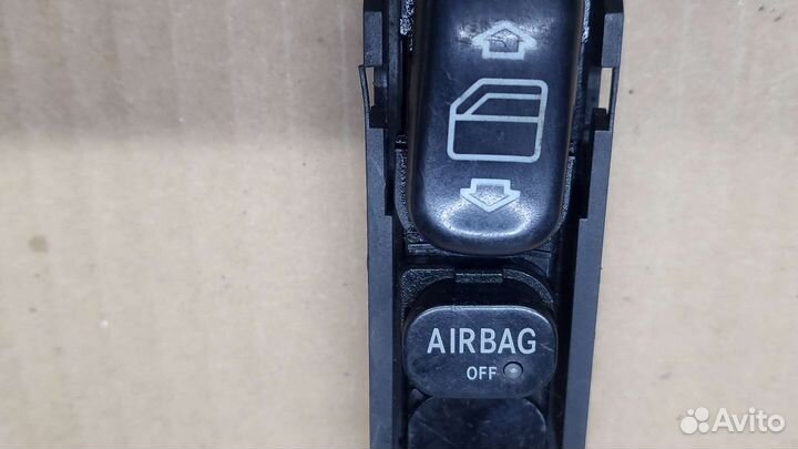 Блок стеклоподъемников на mercedes C 202