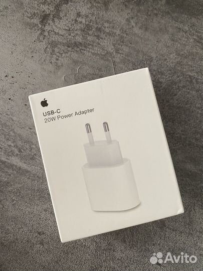 Блок быстрой зарядки iPhone 20w