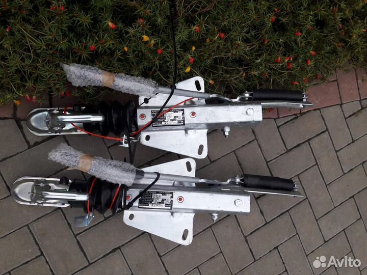 Тормоз наката 2000кг Knott v образное дышло прицеп