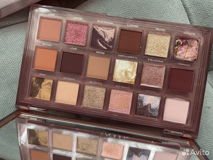 Палетка теней huda beauty naughty