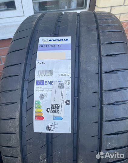 Michelin Pilot Sport 4 S 315/30 R21 и 275/35 R21 105Y