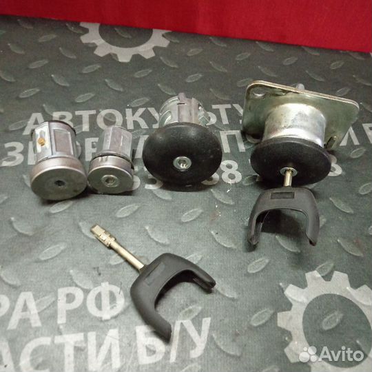 Комплект личинок Ford Transit