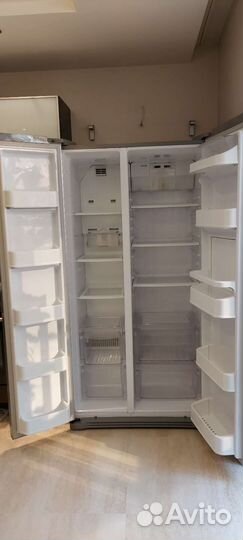 Холодильник с морозильной камерой