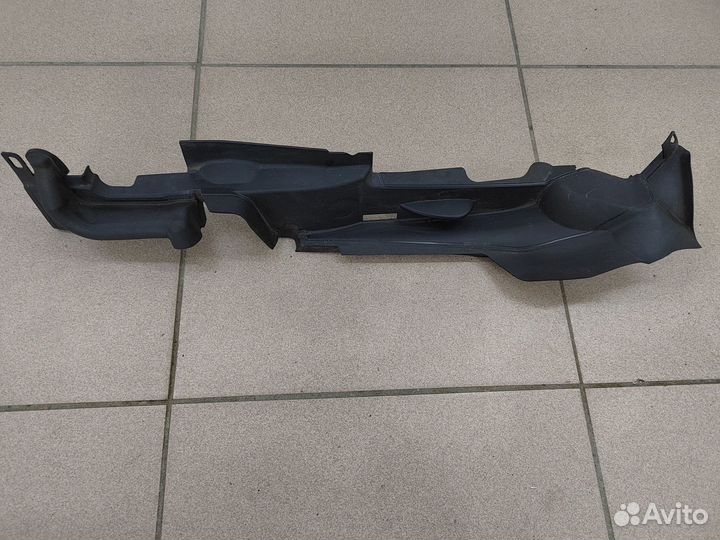 Уплотнитель крыла правый Audi A4 B9 8W 8W0821170