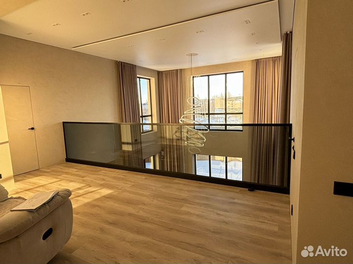 Ограждение лестницы из стекла