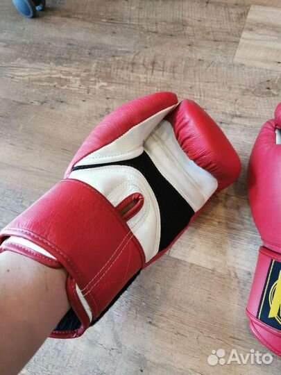 Боксерские перчатки Top King 10 oz и щитки