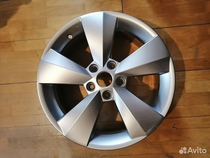 Диск литой R17 Skoda оригинал