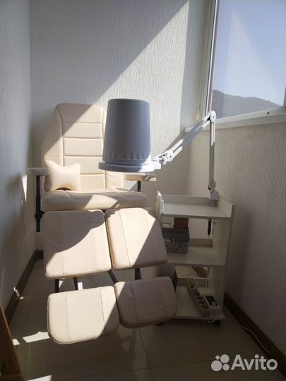 Педикюрное кресло, стул мастера, тележка