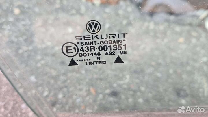 Стекло передней правой двери Фольксваген Бора