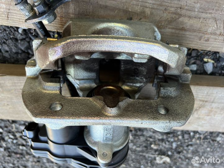 Супорт тормозной задний с электро ручником