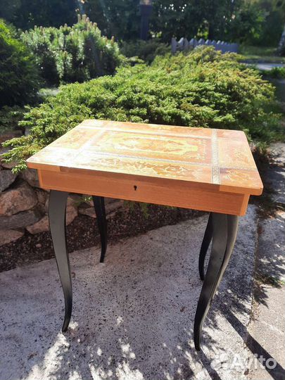 Антикварный музыкальный столик Голландия