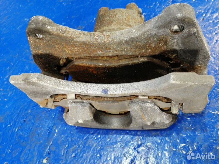 Суппорт передний левый Mitsubishi Outlander GF 2.0