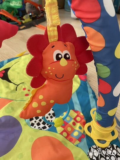 Развивающий коврик с игрушками Playgro