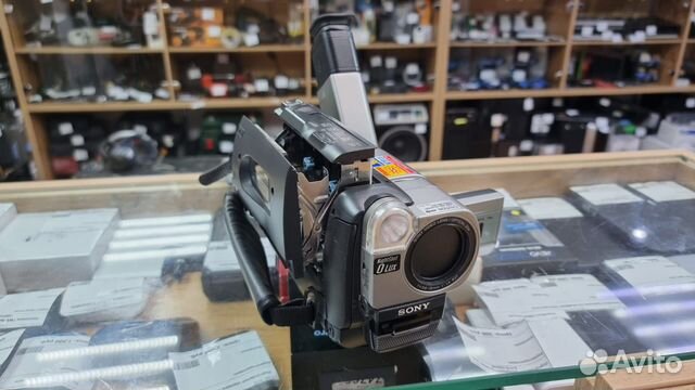 Видеокамера Sony HandyCam CCD-TRV67E