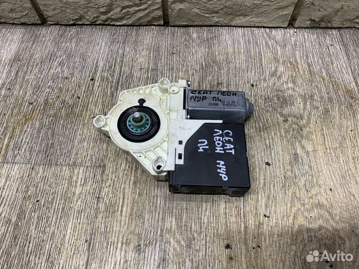 Seat Leon 1.6 BSE Моторчик стеклоподъемника