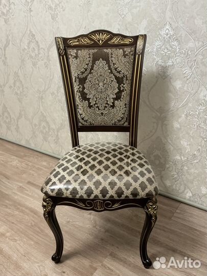 Стол и стулья