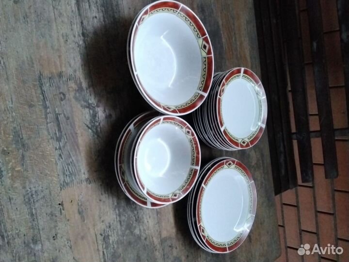 Продается набор тарелок