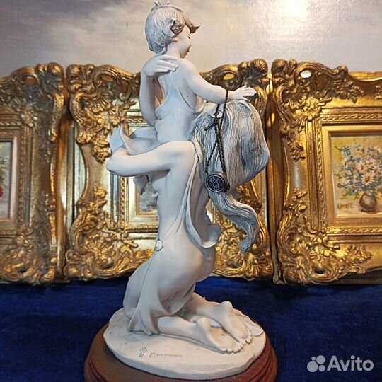 Capodimonte.Мама с ребенком.Giuseppe Armani.Статуэ