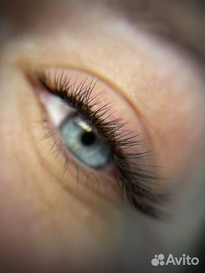 Модель на наращивание ресниц