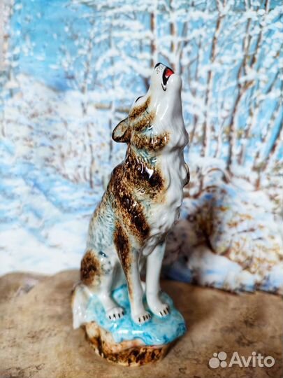 Статуэтка волк фарфор