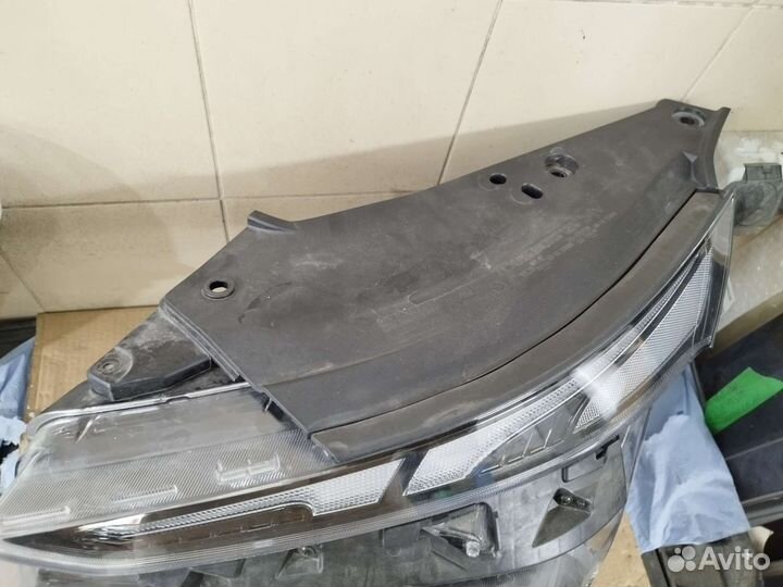 Левая фара Hyundai Santa Fe 4