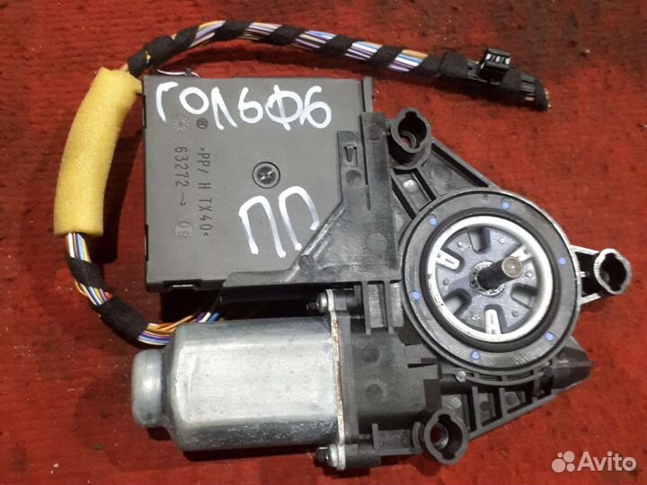 Правый передний стеклоподъёмник гольф 6