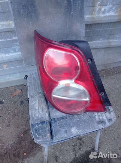 Продам заднюю левую фару на Chevrolet Aveo