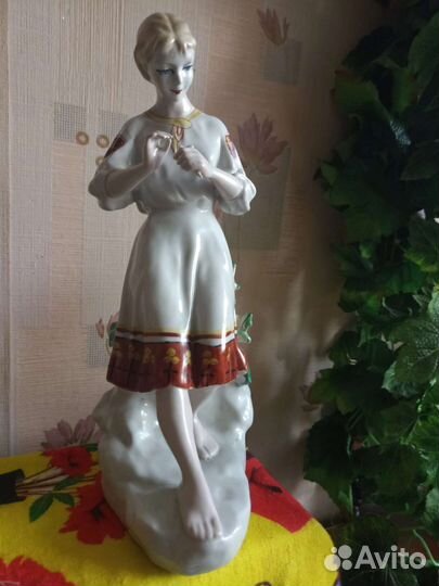 Статуэтка фарфор
