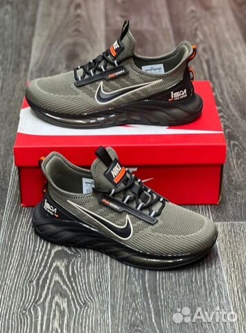 Nike air zoom и air zoom sports расцветка разная