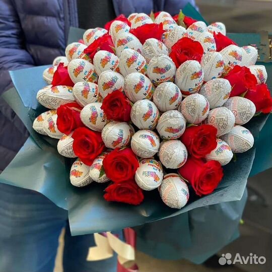 Букет из киндеров и роз