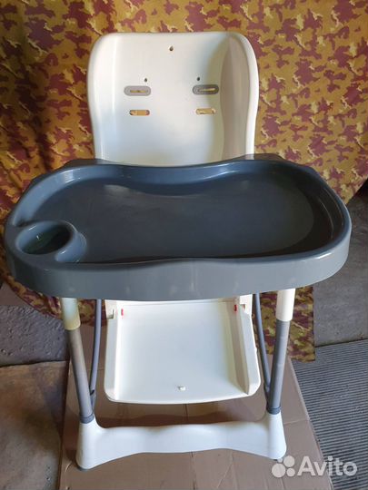 Стульчик для кормления Caretero Magnus Fun