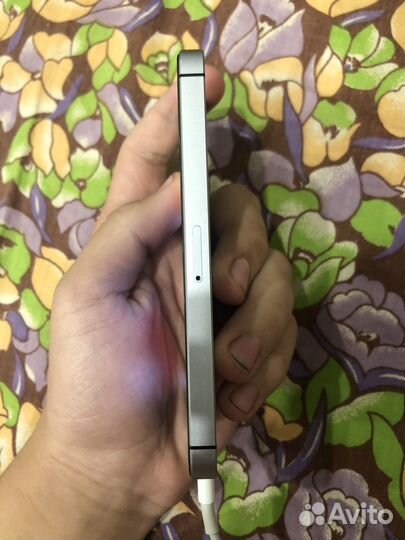 iPhone SE, 32 ГБ