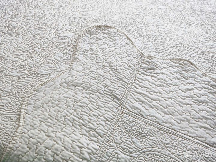 Покрывало на кровать 240х240 с вышивкой