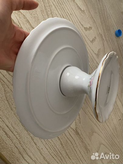 Тортница на ножке