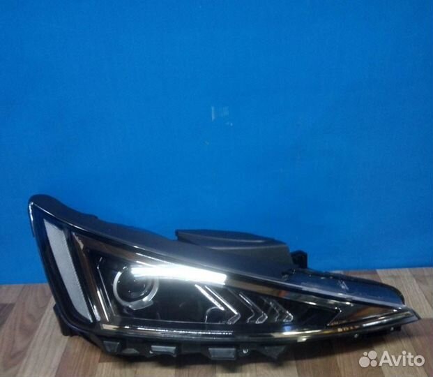 Фара правая Hyundai Elantra 6 AD (2016-нв) галоген