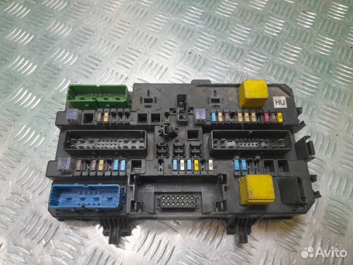 Блок предохранителей Opel Astra H универсал 1.8