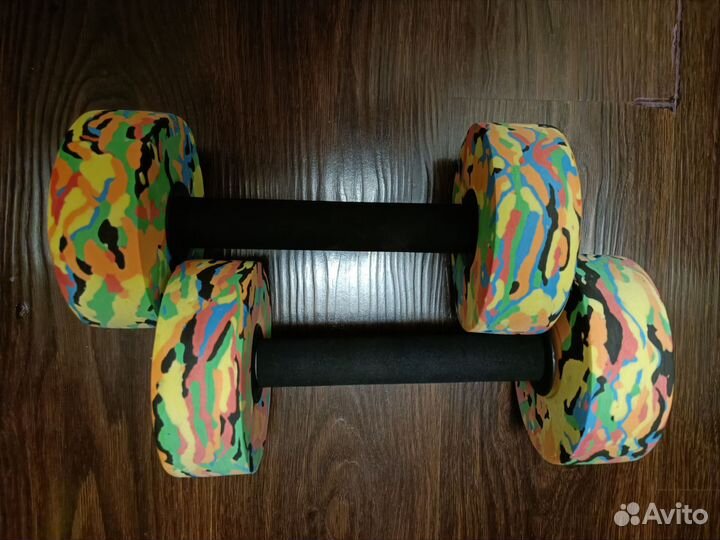 Гантели, колобашка и доска для плавания