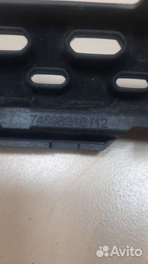 Молдинг решетки радиатора Mitsubishi Outlander