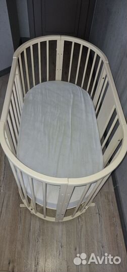 Детская кроватка с продольным маятником