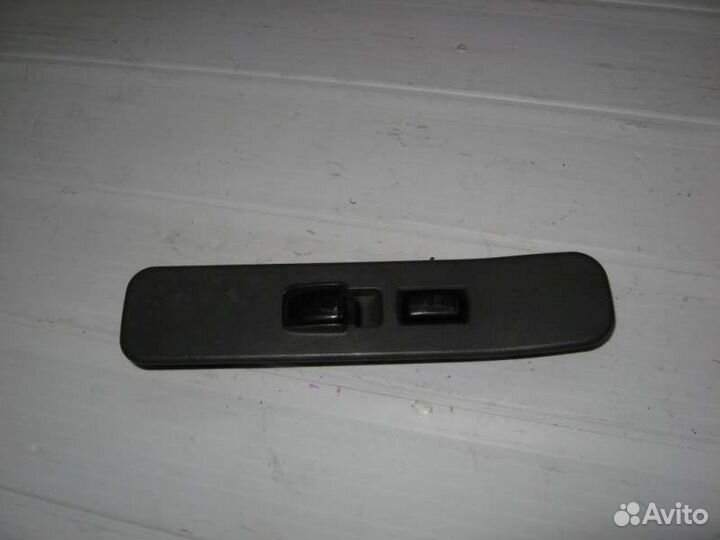 Кнопка стеклоподъемника Mitsubishi Montero (Pajero