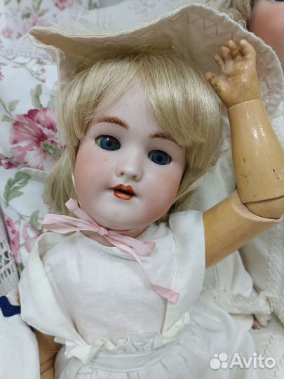 Антикварная кукла