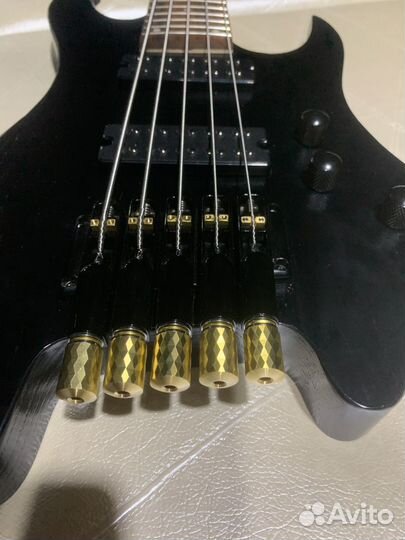 Бас-гитара безголовая 5 струн пассив