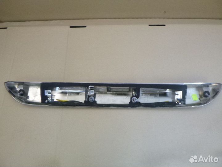 Хромированная накладка багажника Рено Каптур