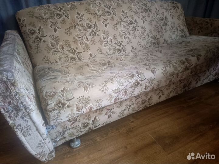 Отдам бесплатно диван